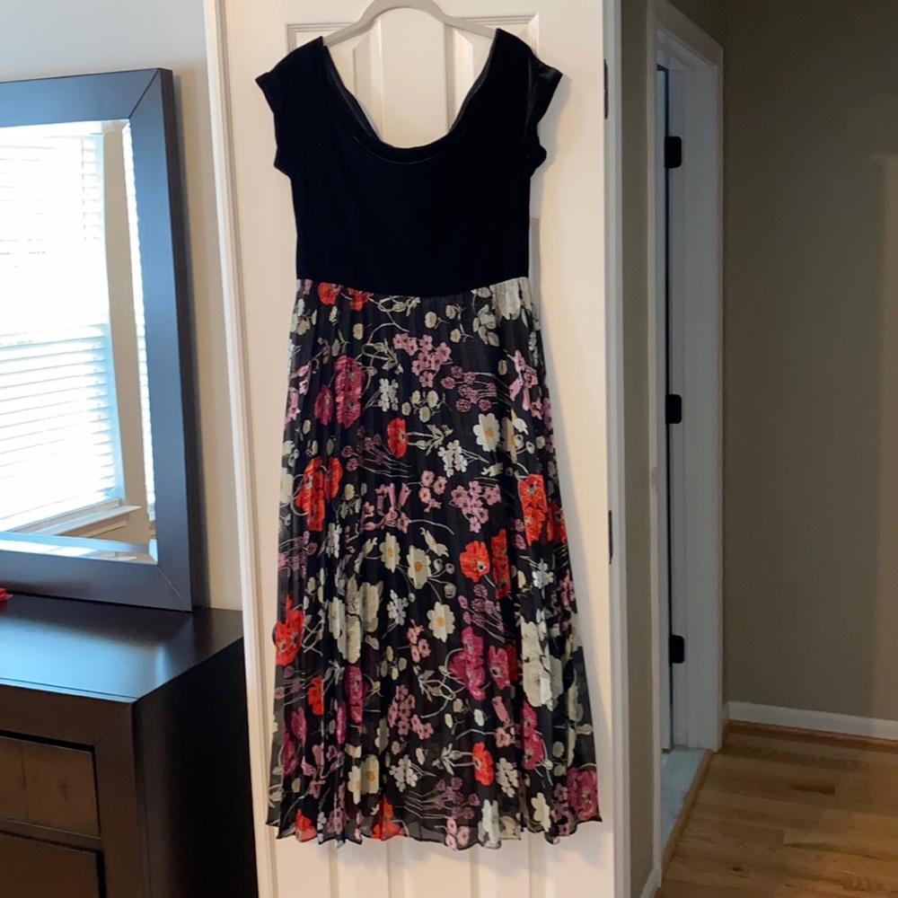 Donna Morgan off the shoulder velvet midi dress